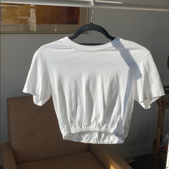 Aritzia Tops - Wilfred crop elastic t shirt